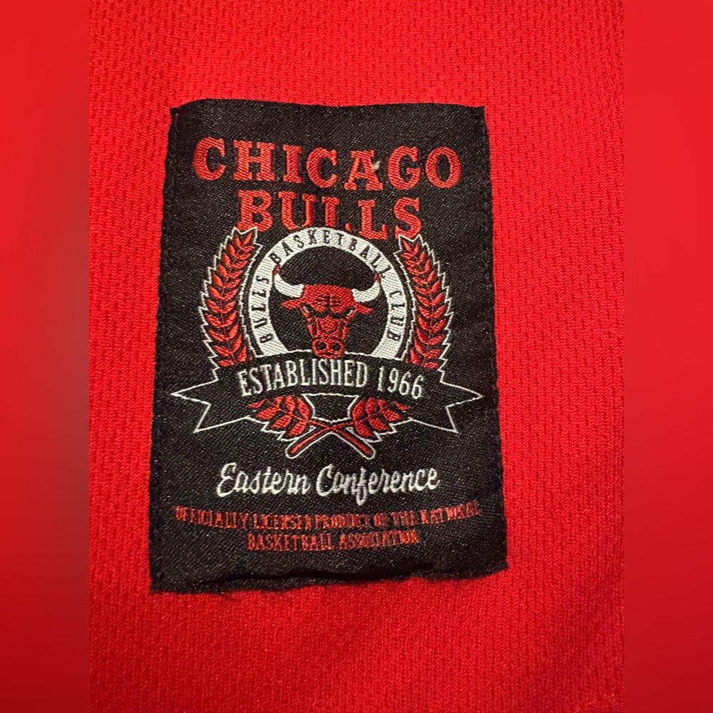 Chicago Bulls Jersey Women’s Size Medium Red Sleeveless NBA - Picture 5 of 9